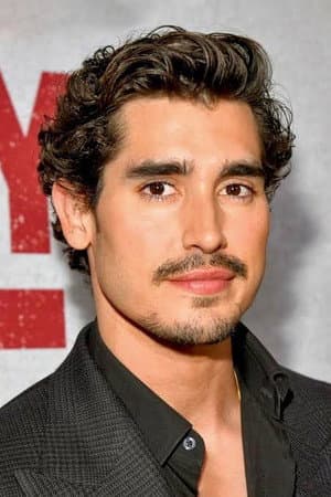 Portrait de Henry Zaga